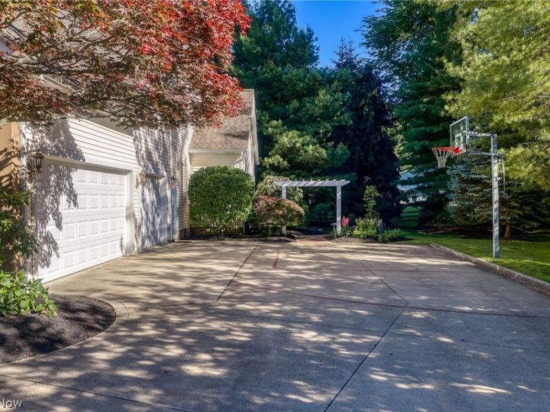 5808 Pinehurst Court, Highland Heights, OH 44143 Photo 2