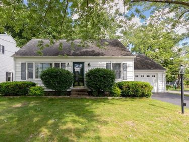 329 Sunset Drive , East Syracuse, NY 13057