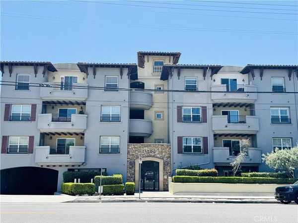13200 Moorpark, Sherman Oaks, CA 91423
