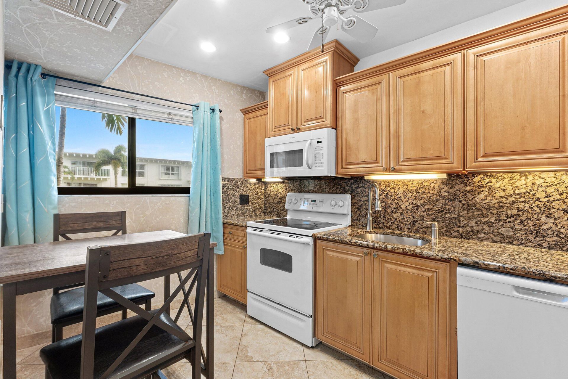 3605 S Ocean Boulevard, South Palm Beach, FL 33480 Photo
