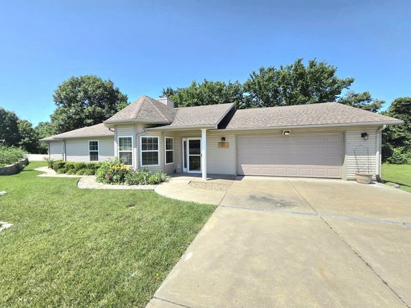 67 Starrville Place , Reeds Spring, MO 65737