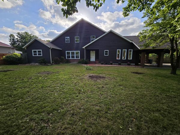 1011 3rd Street , Monett, MO 65708