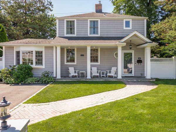 84 Earl Street, Westbury, NY 11590