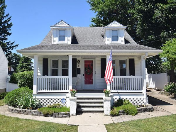 88 East Street , Hicksville, NY 11801