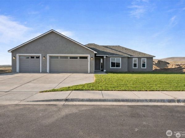 2910 Road 13.6 SW, Royal City, WA 99357