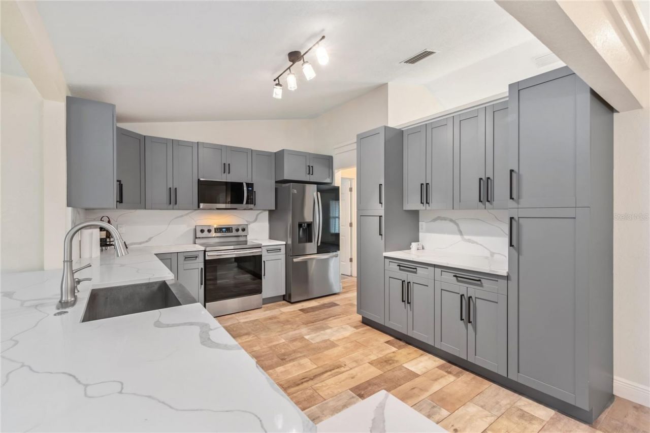 2735 NE 127th Place , Anthony, FL 32617 Photo