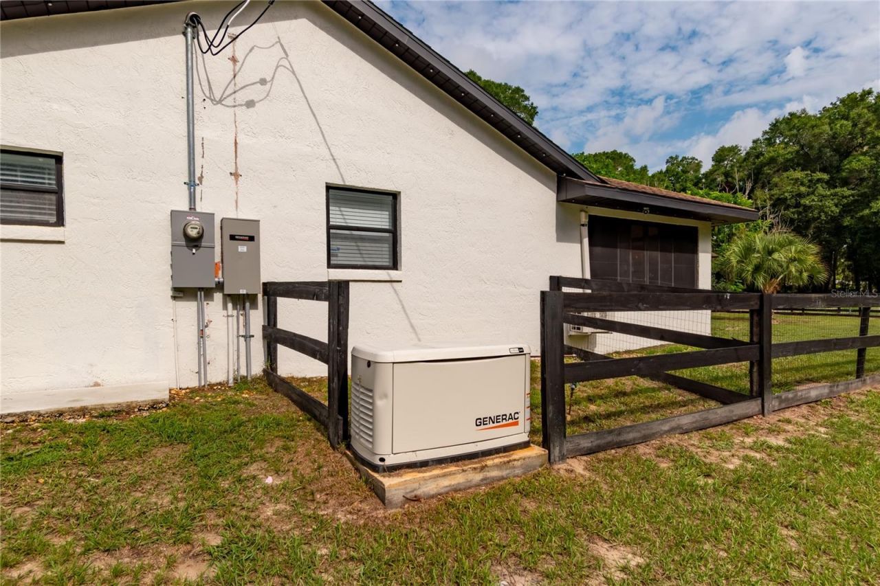 2735 NE 127th Place , Anthony, FL 32617 Photo