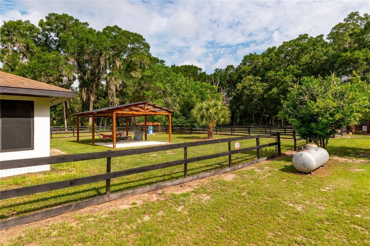 2735 NE 127th Place , Anthony, FL 32617 Photo