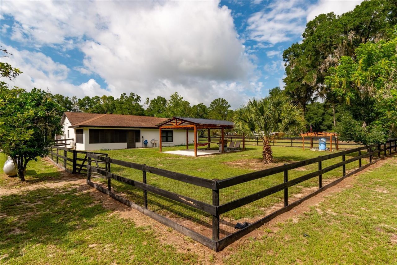 2735 NE 127th Place , Anthony, FL 32617 Photo