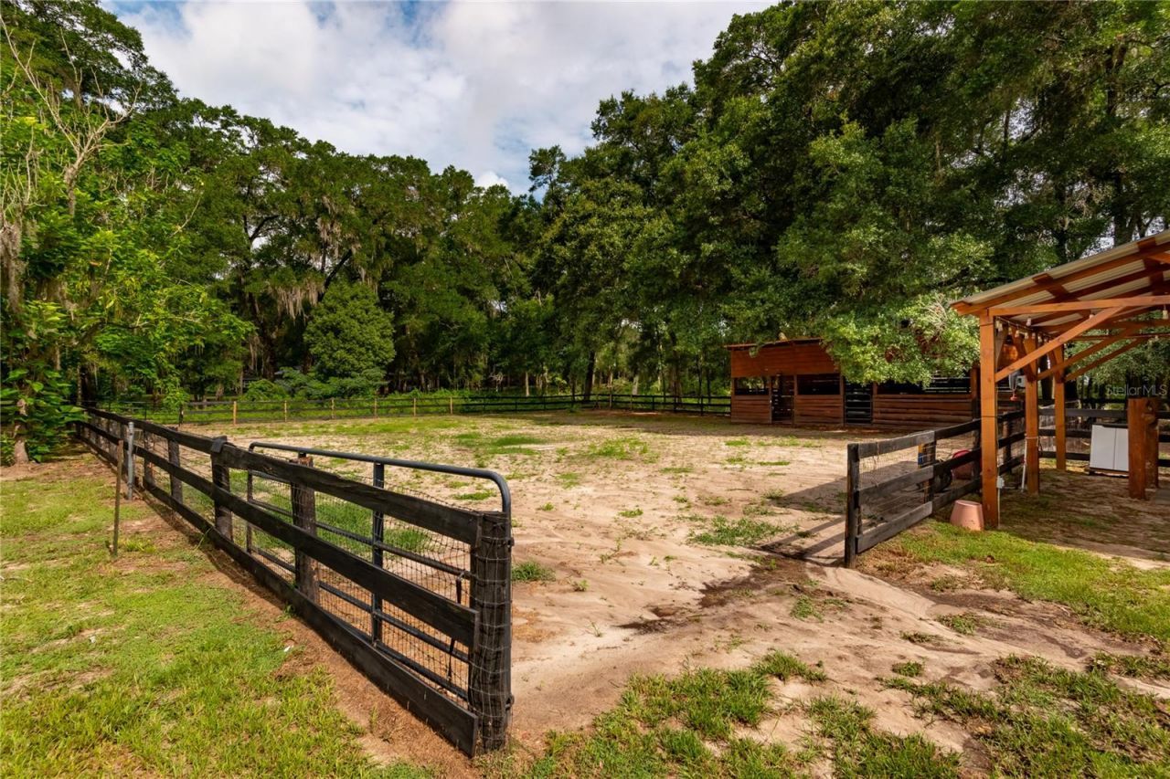 2735 NE 127th Place , Anthony, FL 32617 Photo
