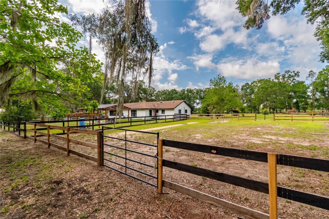 2735 NE 127th Place , Anthony, FL 32617 Photo