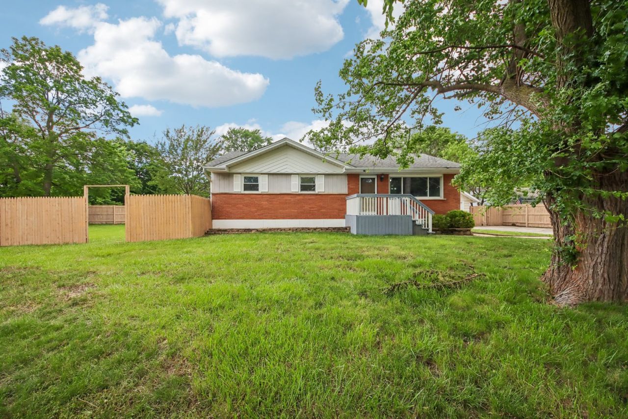 18120 W Big Oaks Road , Grayslake, IL 60030