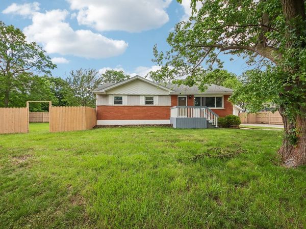 18120 W Big Oaks Road , Grayslake, IL 60030