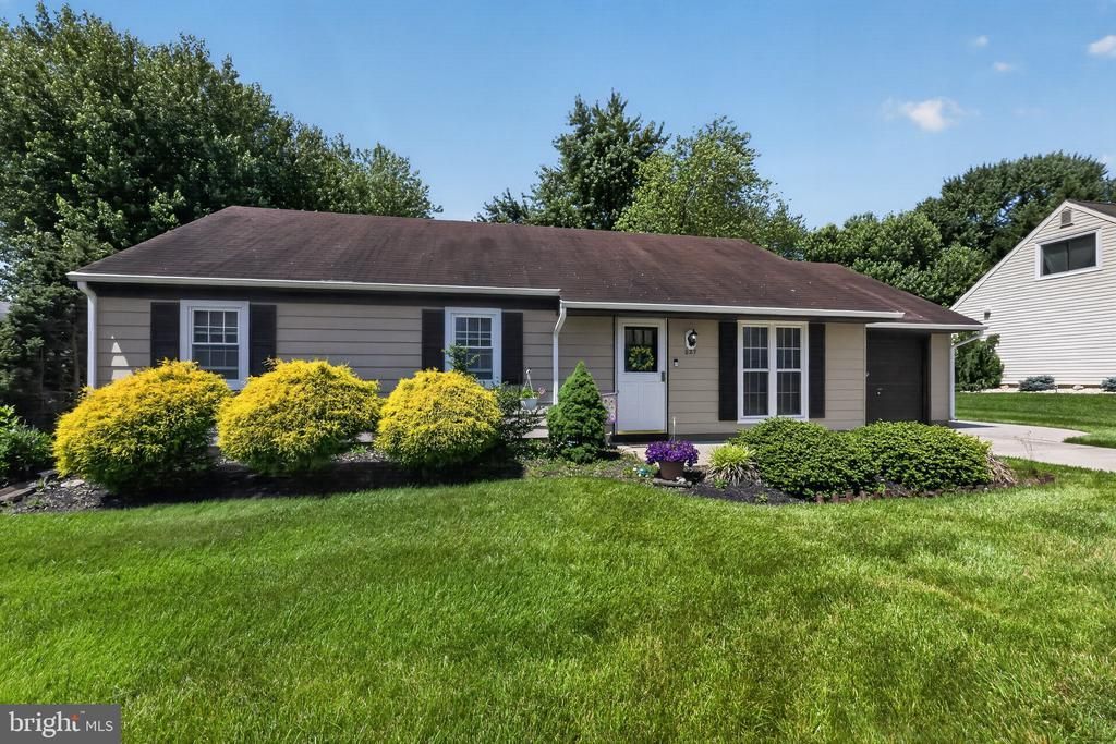 227 Tenby Chase Drive, Delran, NJ 08075 Main Photo