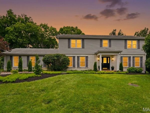 12142 Royal Valley Drive , Creve Coeur, MO 63141