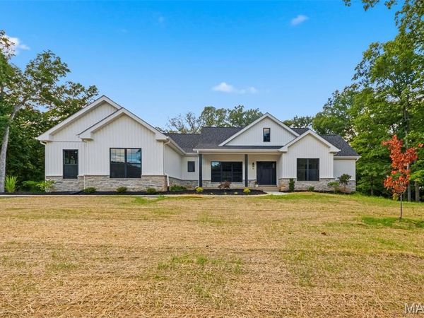 15 Woodline Drive , Winfield, MO 63389