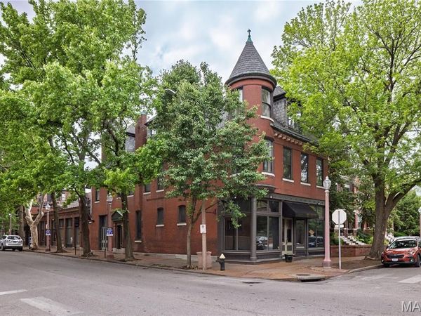 4400 Laclede Avenue , St Louis, MO 63108