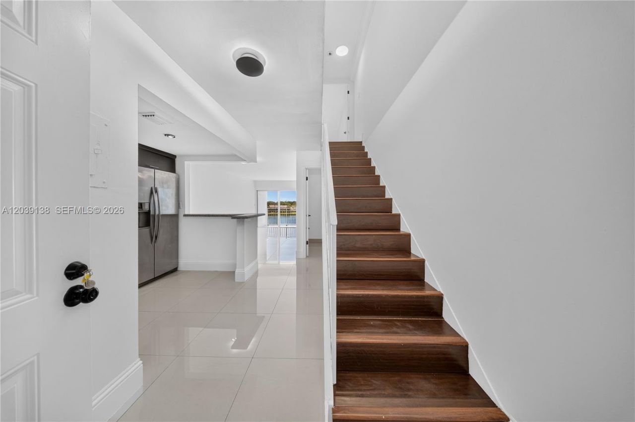 9351 Fontainebleau Blvd, Unit B415, Miami, FL 33172 Photo