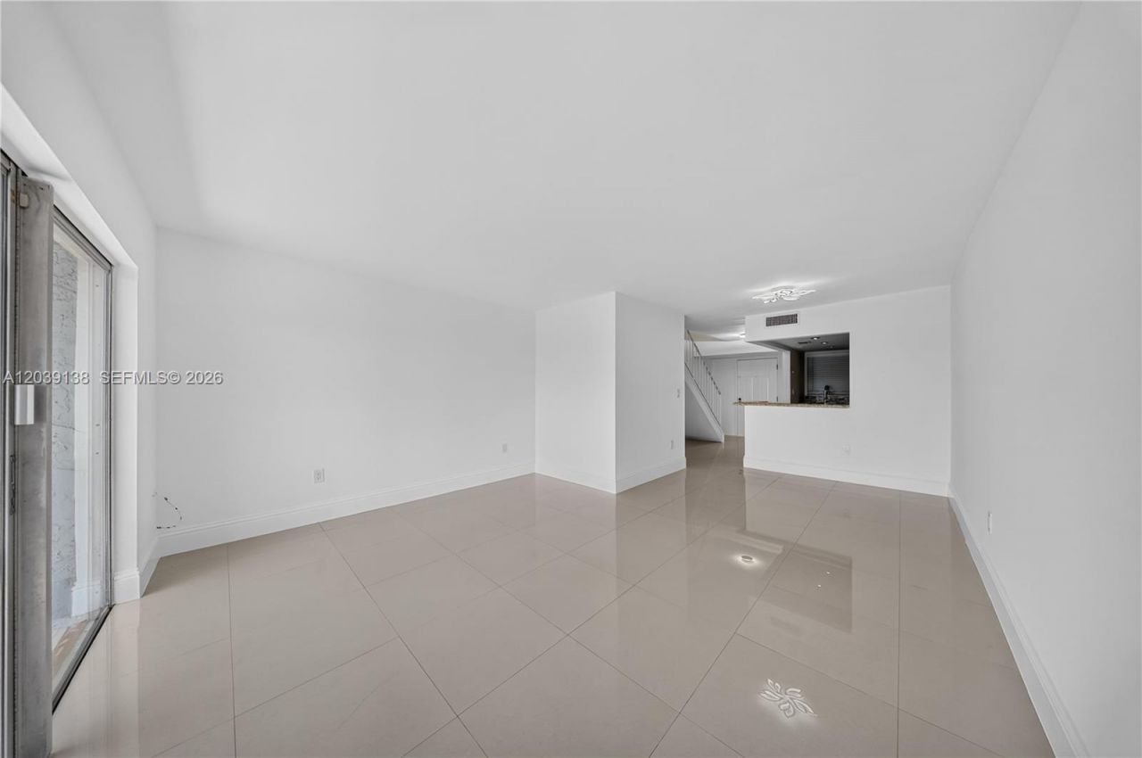 9351 Fontainebleau Blvd, Unit B415, Miami, FL 33172 Photo
