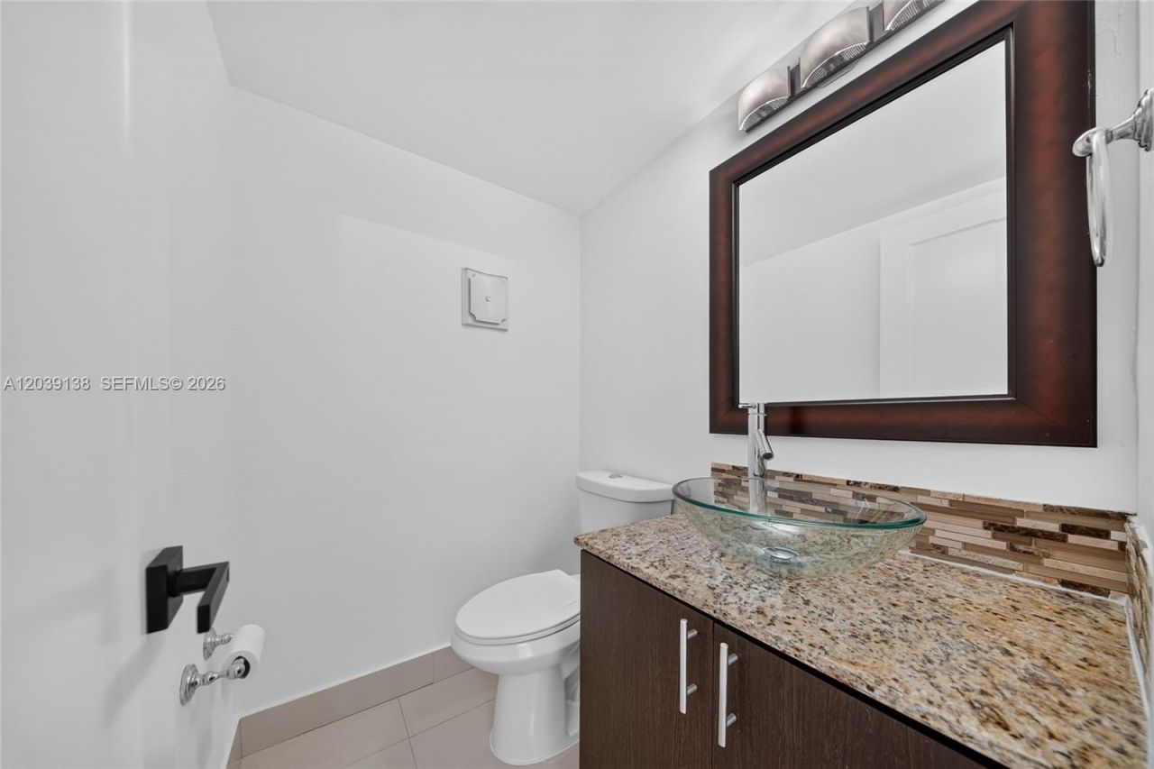 9351 Fontainebleau Blvd, Unit B415, Miami, FL 33172 Photo