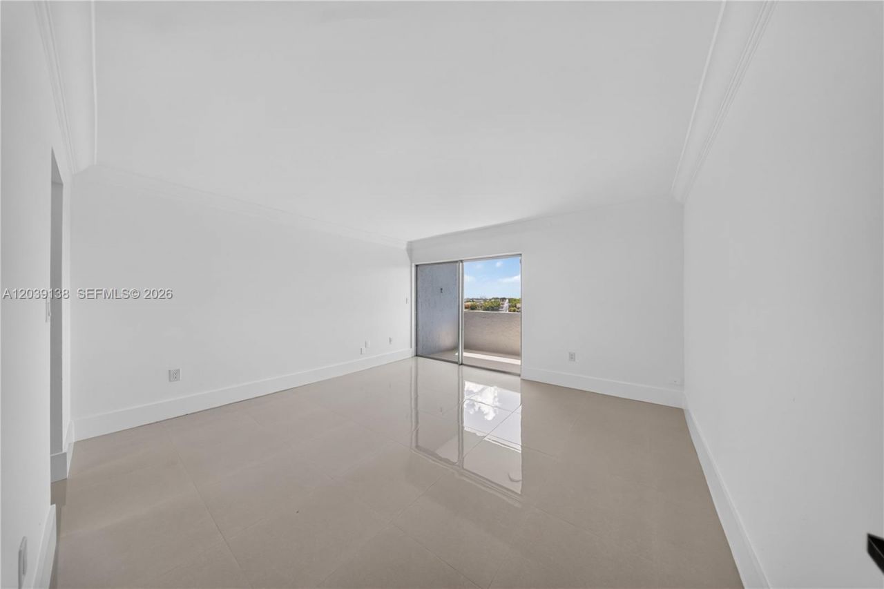 9351 Fontainebleau Blvd, Unit B415, Miami, FL 33172 Photo