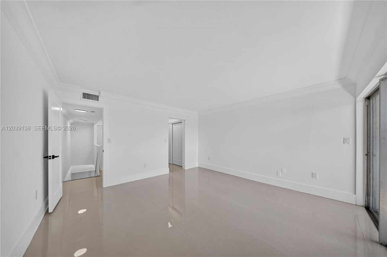 9351 Fontainebleau Blvd, Unit B415, Miami, FL 33172 Photo