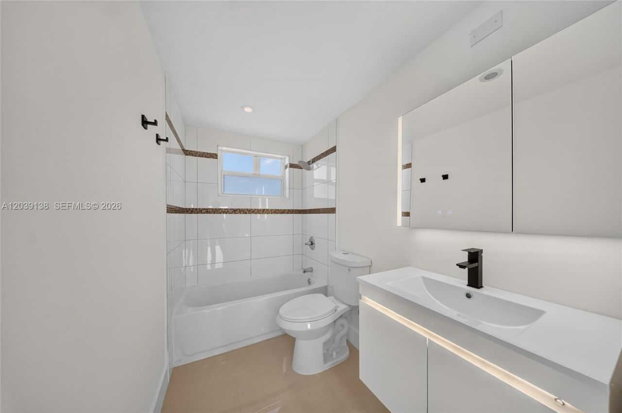 9351 Fontainebleau Blvd, Unit B415, Miami, FL 33172 Photo