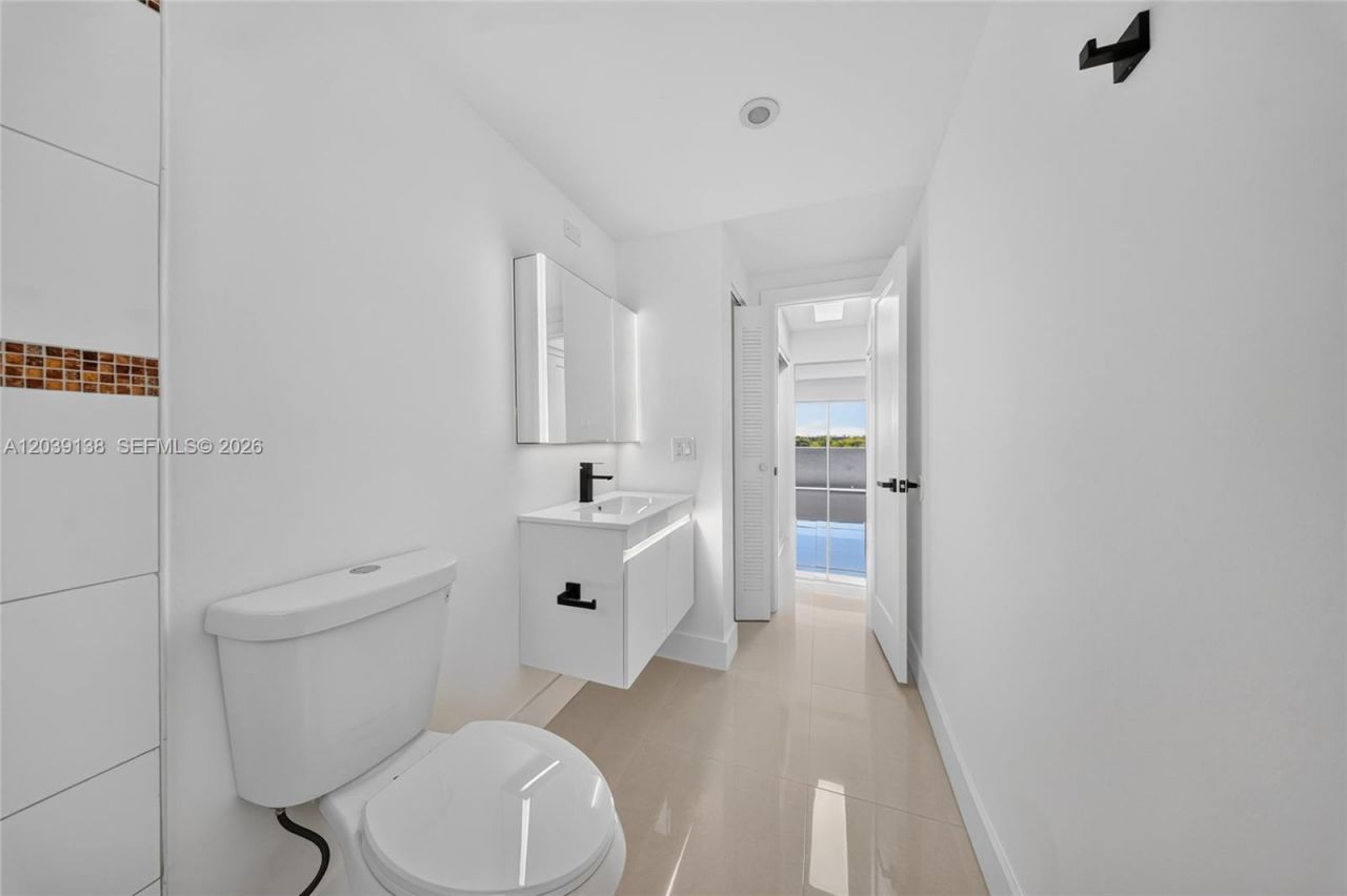 9351 Fontainebleau Blvd, Unit B415, Miami, FL 33172 Photo