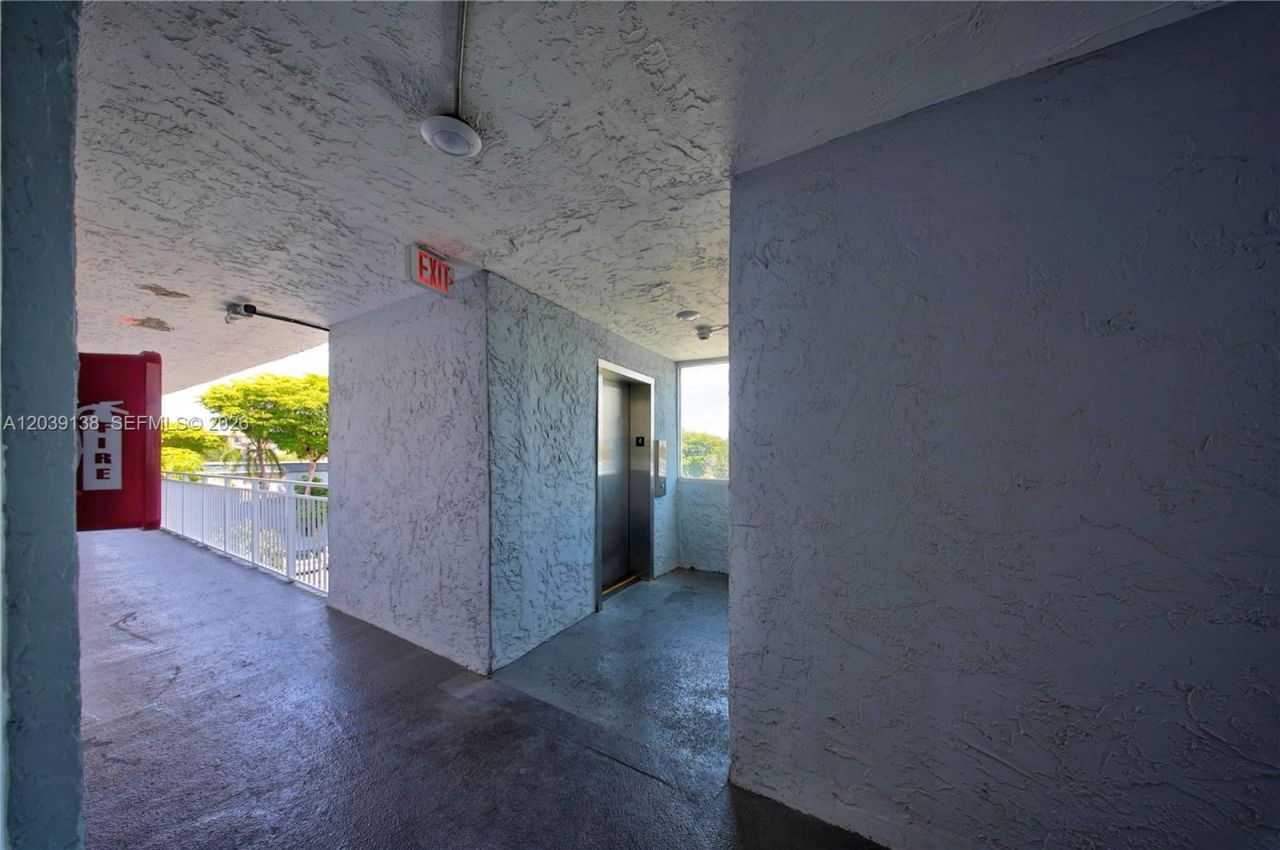 9351 Fontainebleau Blvd, Unit B415, Miami, FL 33172 Photo