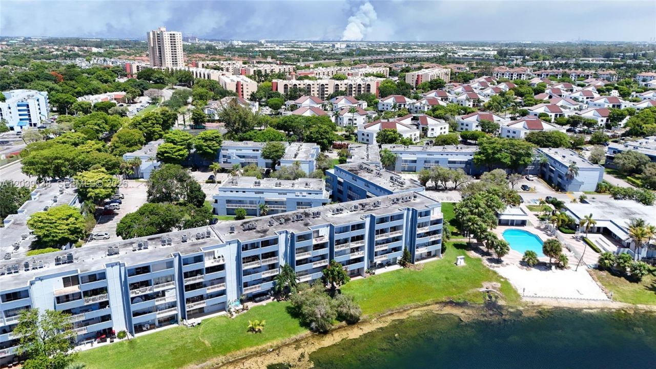 9351 Fontainebleau Blvd, Unit B415, Miami, FL 33172 Photo