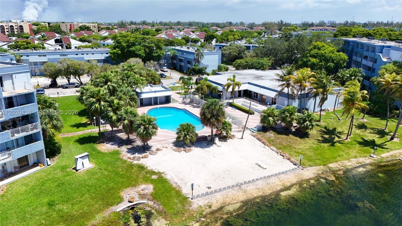 9351 Fontainebleau Blvd, Unit B415, Miami, FL 33172 Photo