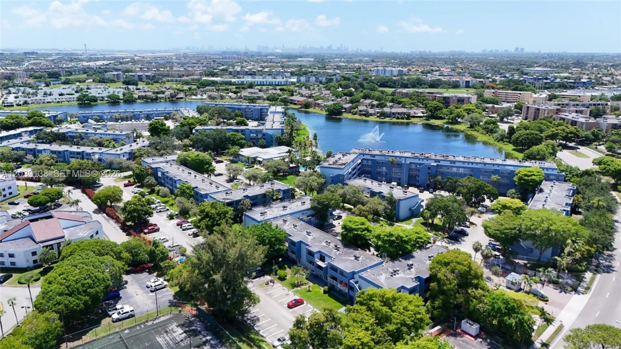 9351 Fontainebleau Blvd, Unit B415, Miami, FL 33172 Photo