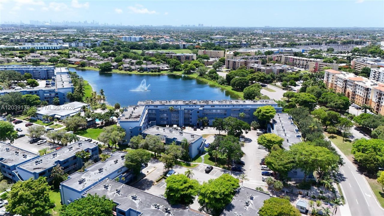9351 Fontainebleau Blvd, Unit B415, Miami, FL 33172 Photo