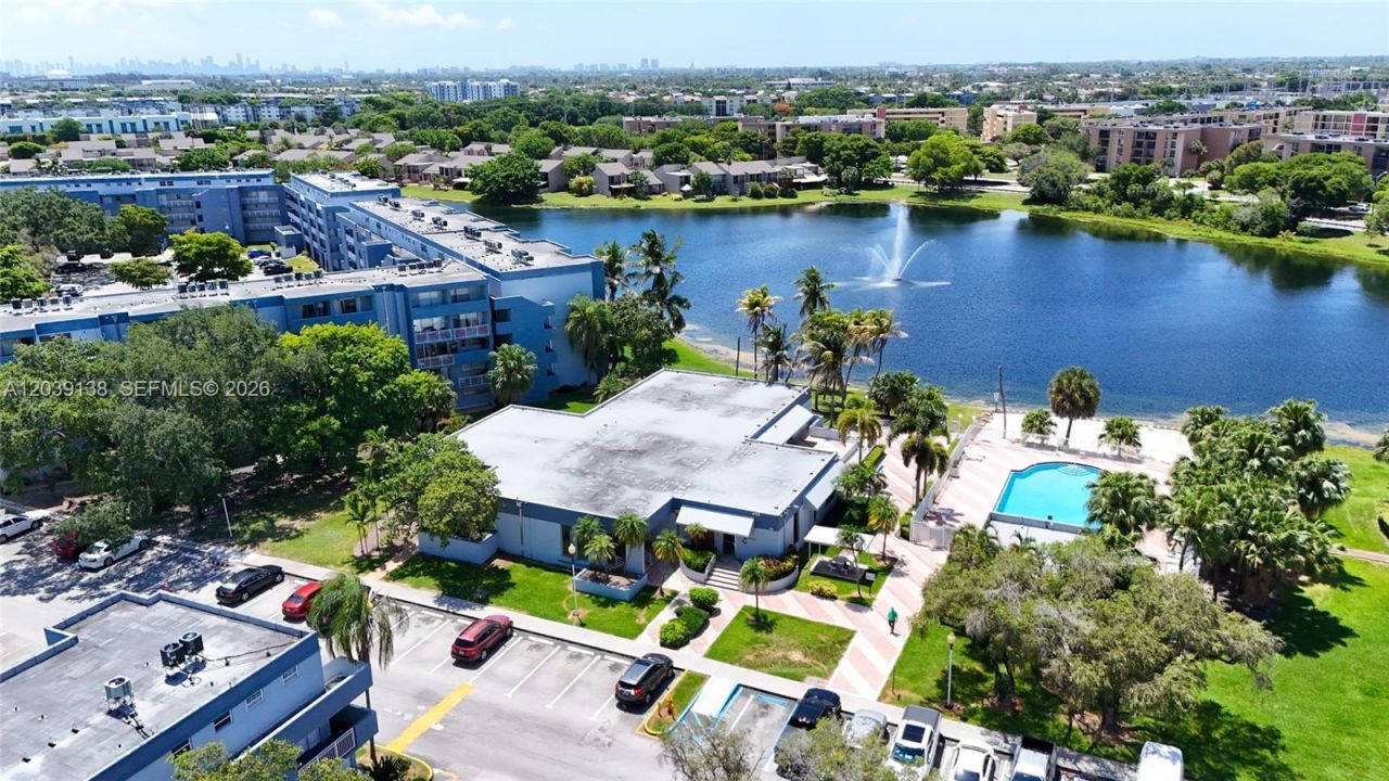 9351 Fontainebleau Blvd, Unit B415, Miami, FL 33172 Photo