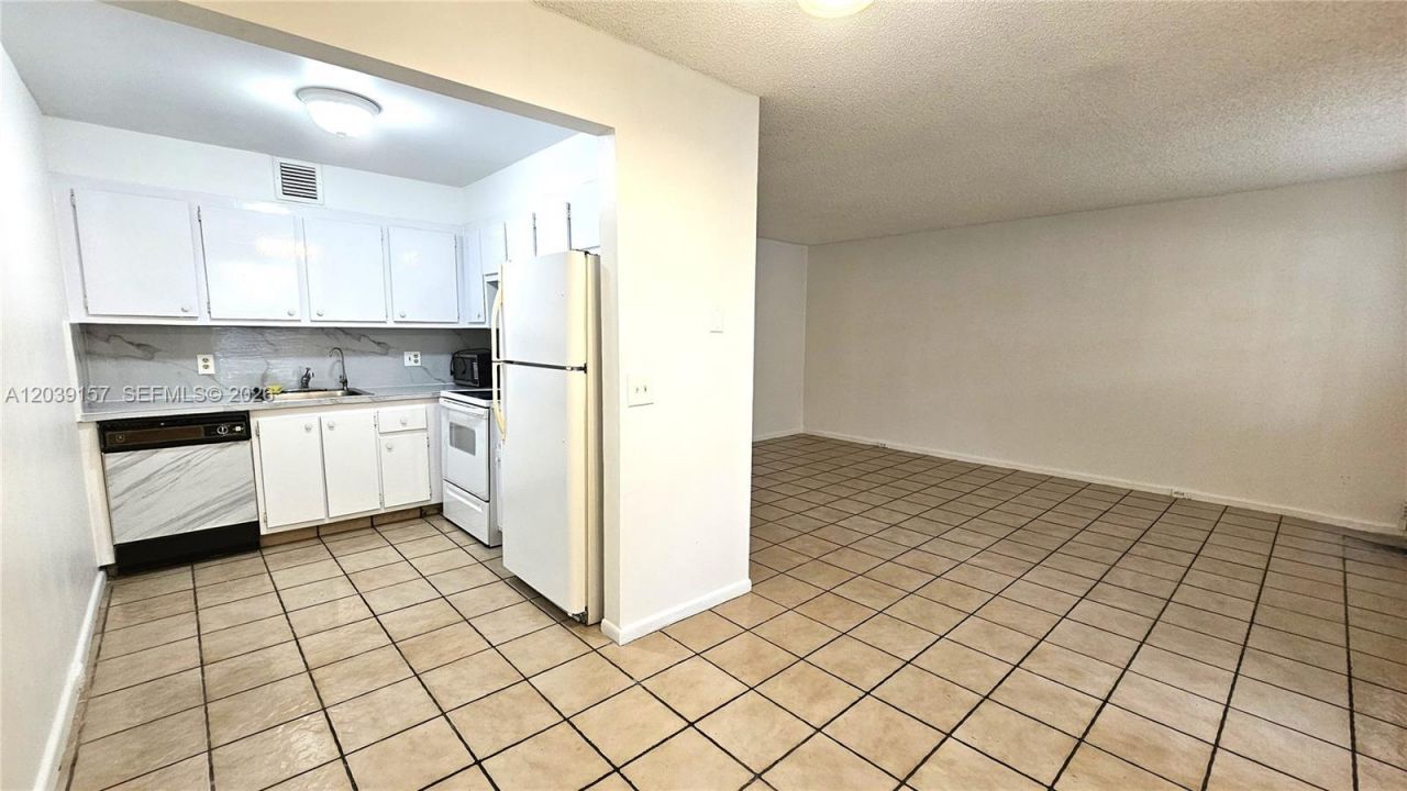 13155 SW 7th Ct, Unit 109E, Pembroke Pines, FL 33027 Photo