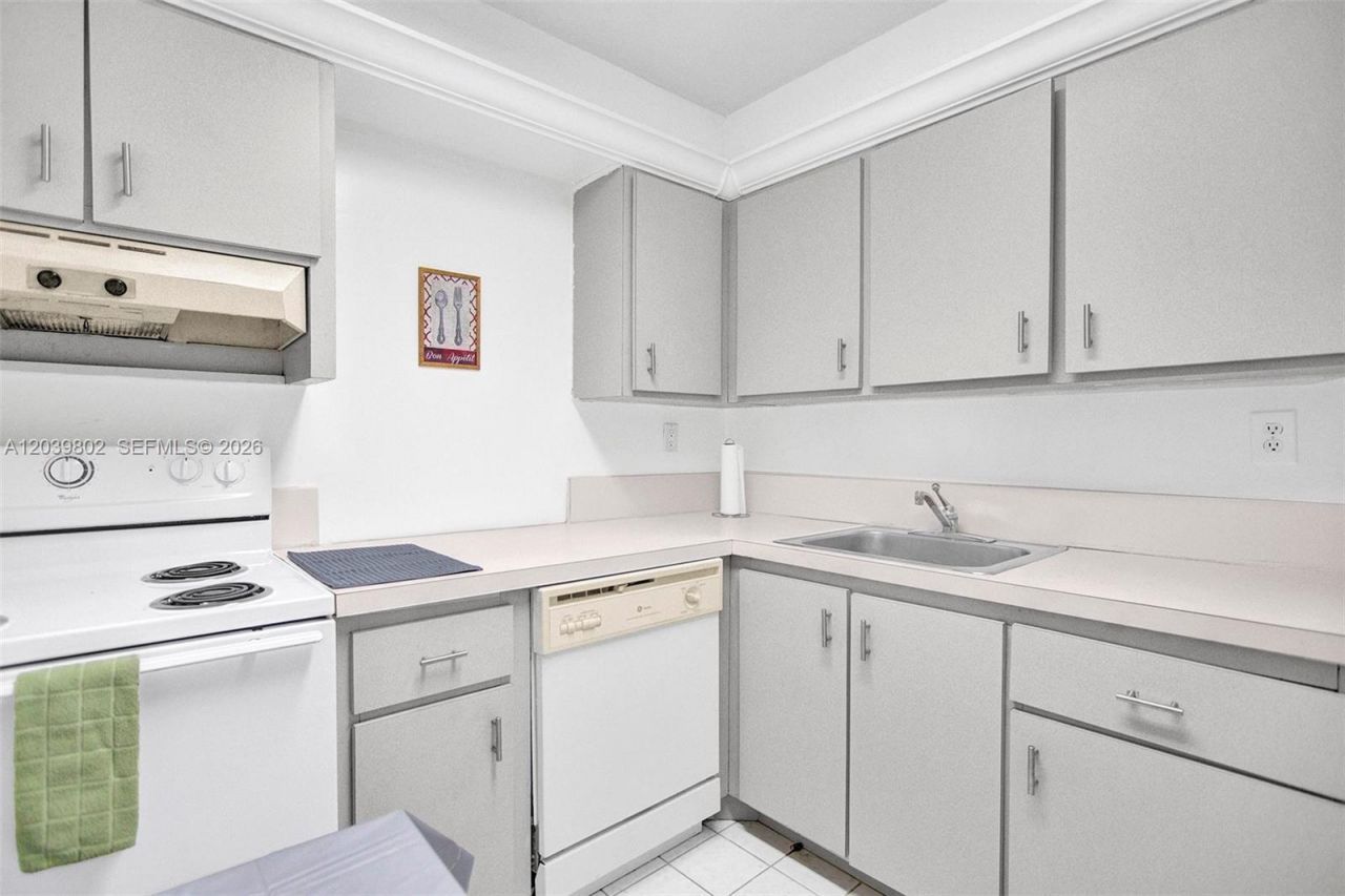 200 172nd St , Unit 514, Sunny Isles Beach, FL 33160 Photo