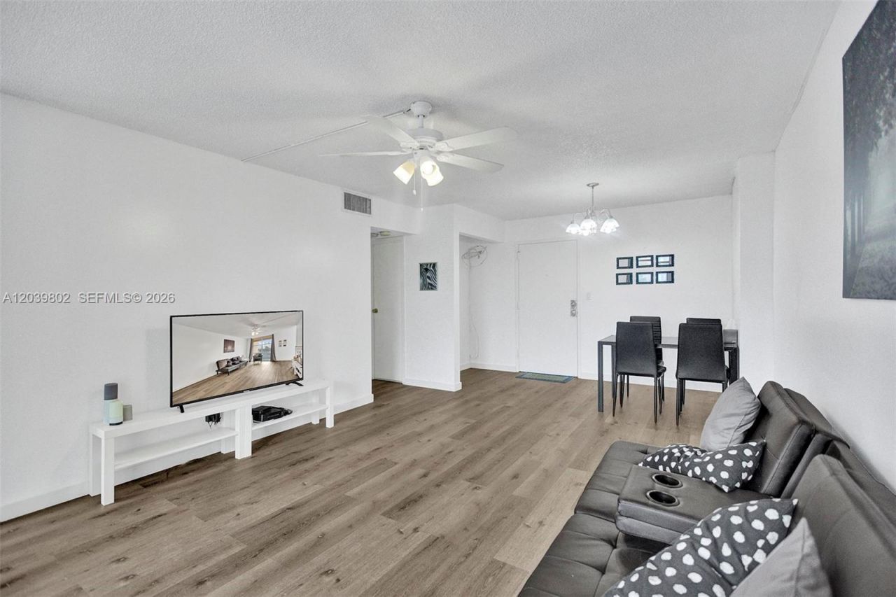 200 172nd St , Unit 514, Sunny Isles Beach, FL 33160 Photo