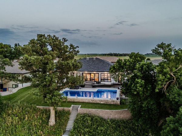 112 W Bay Road , Lake Park, IA 51347