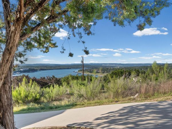 406 Rogart DR, Spicewood, TX 78669