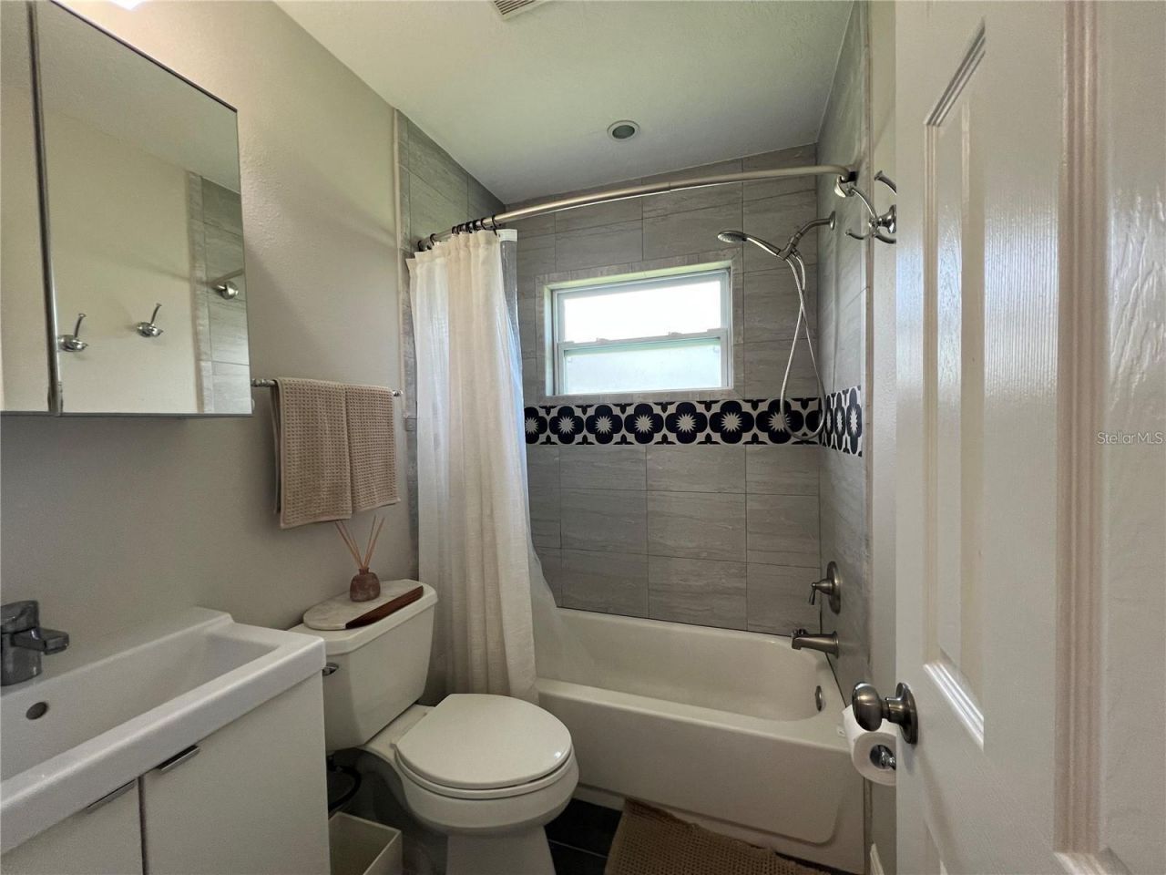 3748 Manatee Drive Se, Saint Petersburg, FL 33705 Photo