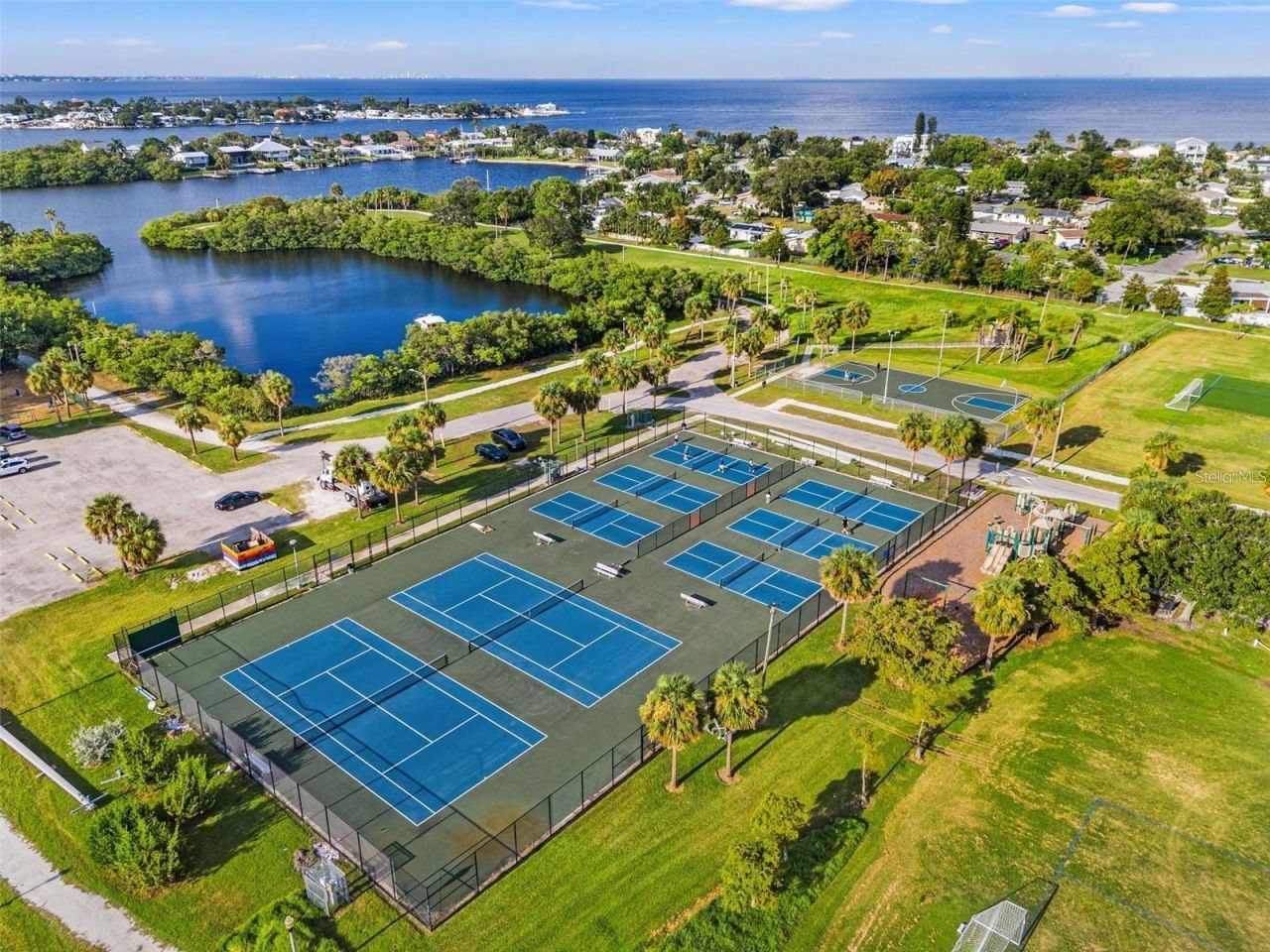 3748 Manatee Drive Se, Saint Petersburg, FL 33705 Photo