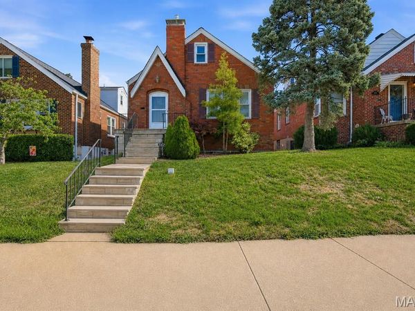 5621 Pernod Avenue, St Louis, MO 63139