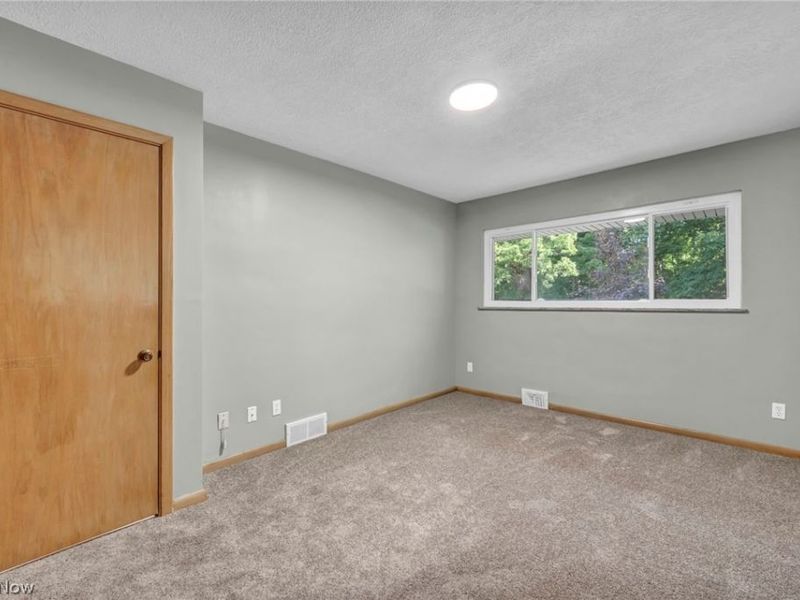 10910 Edgepark Drive, Garfield Heights, OH 44125 Photo 29