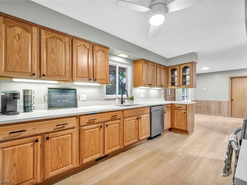 10910 Edgepark Drive, Garfield Heights, OH 44125 Photo 4