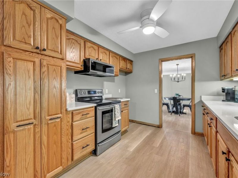 10910 Edgepark Drive, Garfield Heights, OH 44125 Photo 8