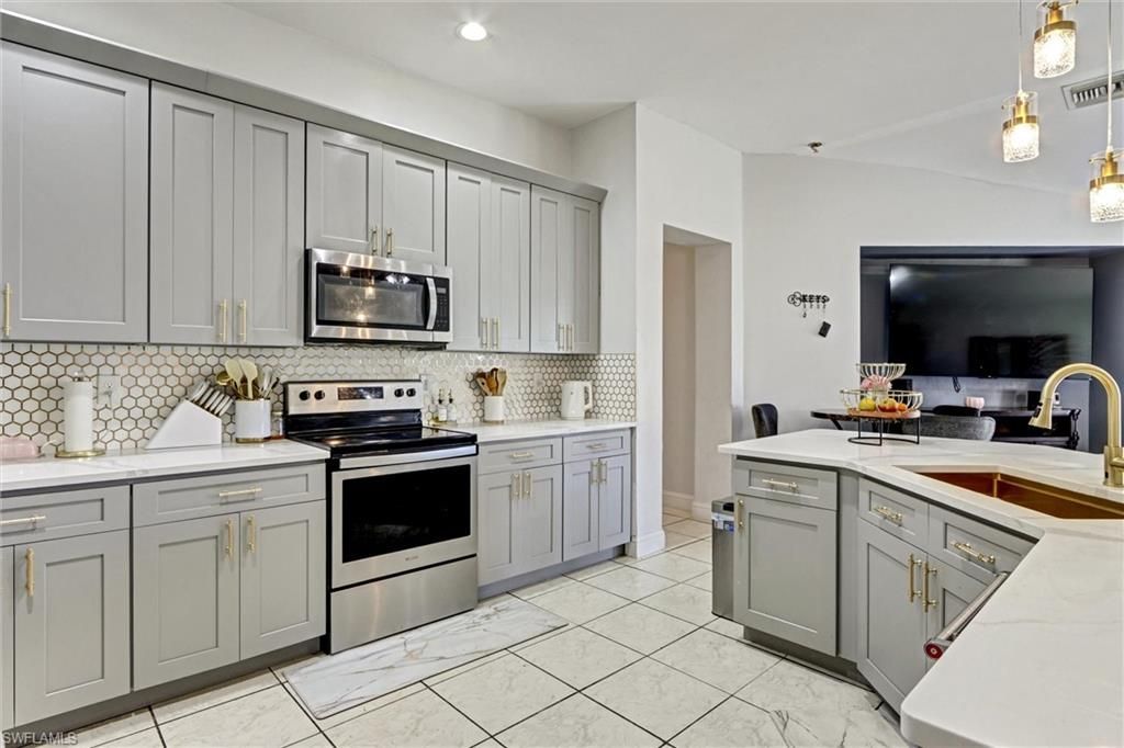 18330 Beauty Berry Ct, Lehigh Acres, FL 33972 Photo