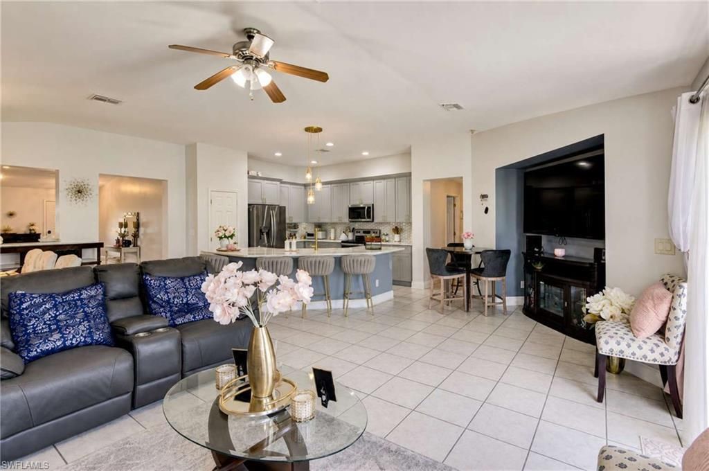 18330 Beauty Berry Ct, Lehigh Acres, FL 33972 Photo
