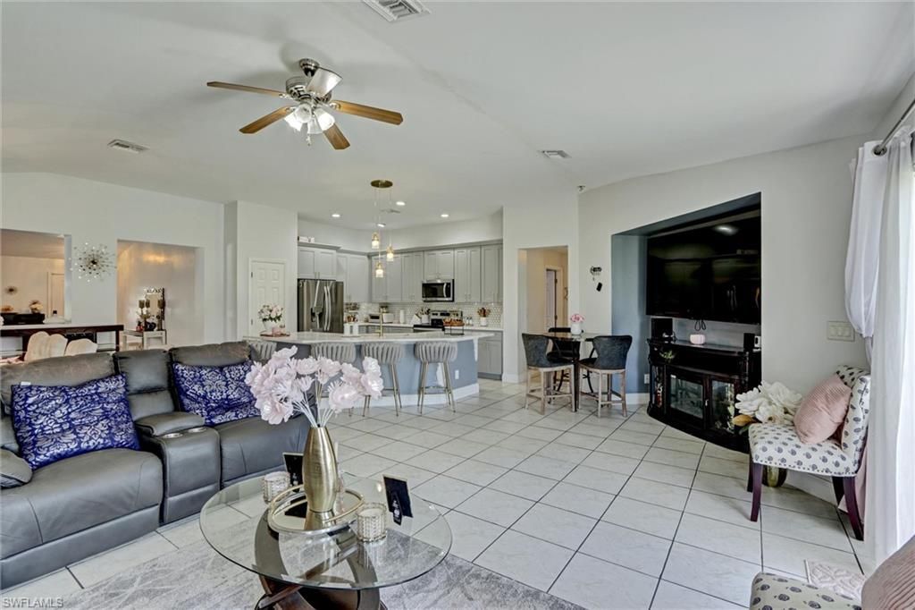 18330 Beauty Berry Ct, Lehigh Acres, FL 33972 Photo