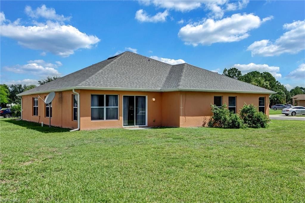 18330 Beauty Berry Ct, Lehigh Acres, FL 33972 Photo