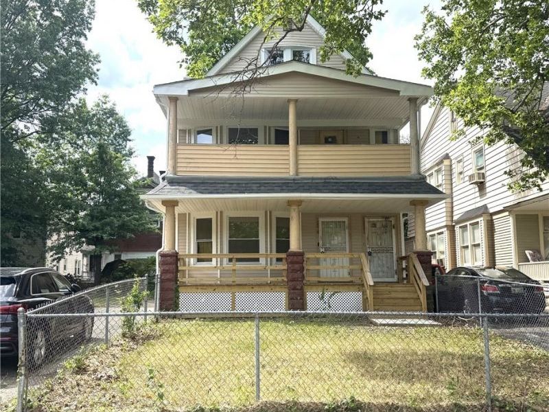 10006 Somerset Avenue, Cleveland, OH 44108 Photo 2